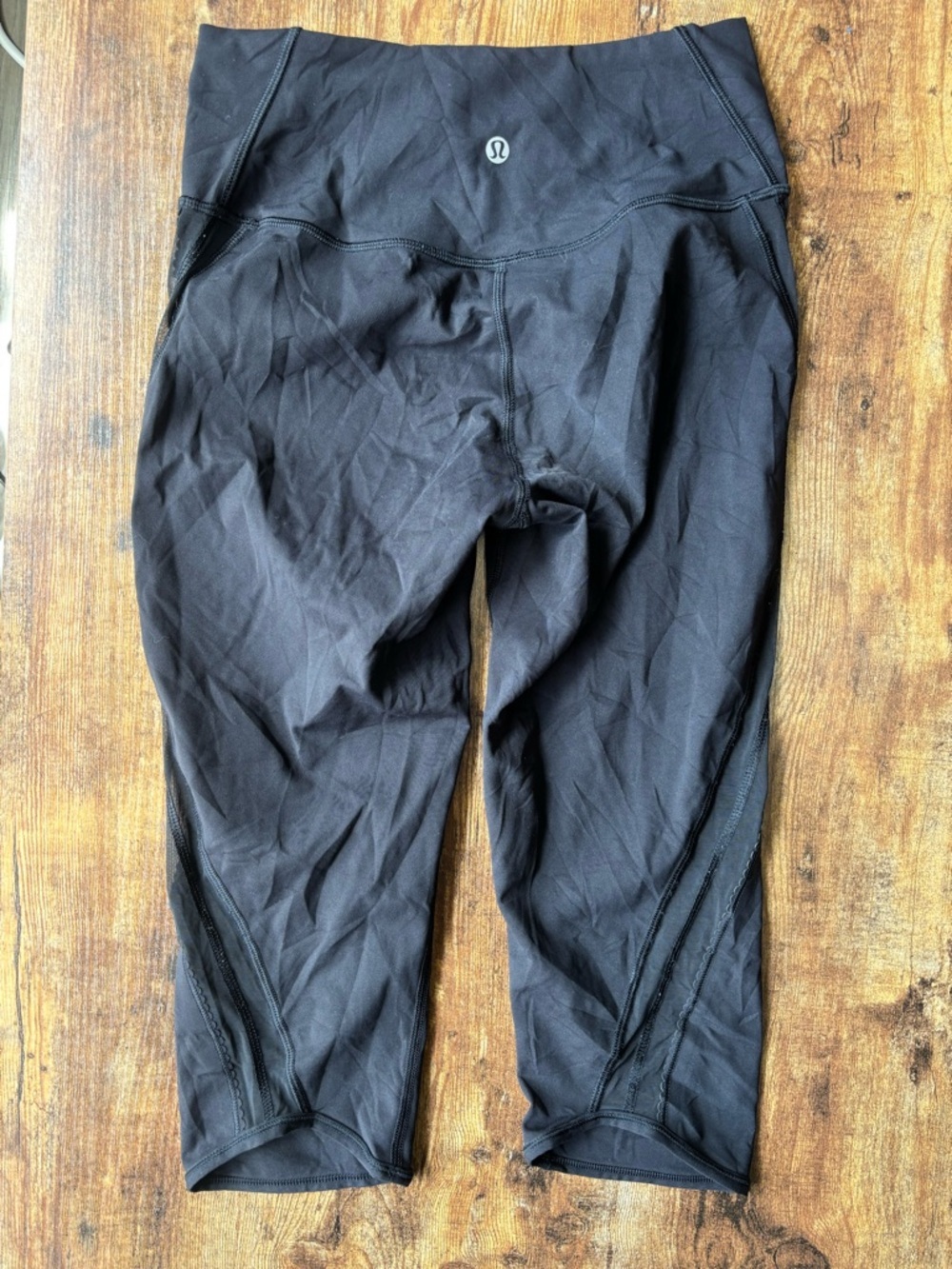 Lululemon crops with mesh sides - sz 6